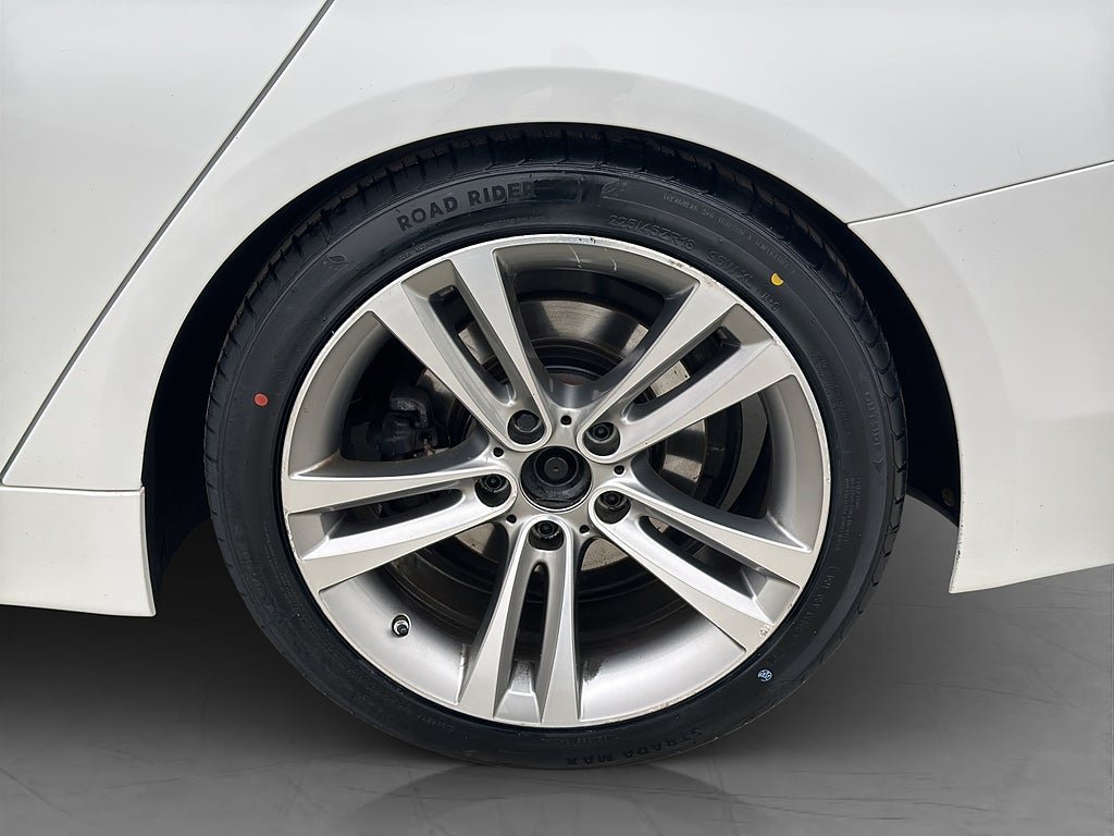 Vehicle Image 30