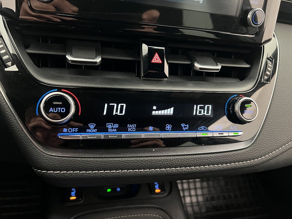 Vehicle Image 25