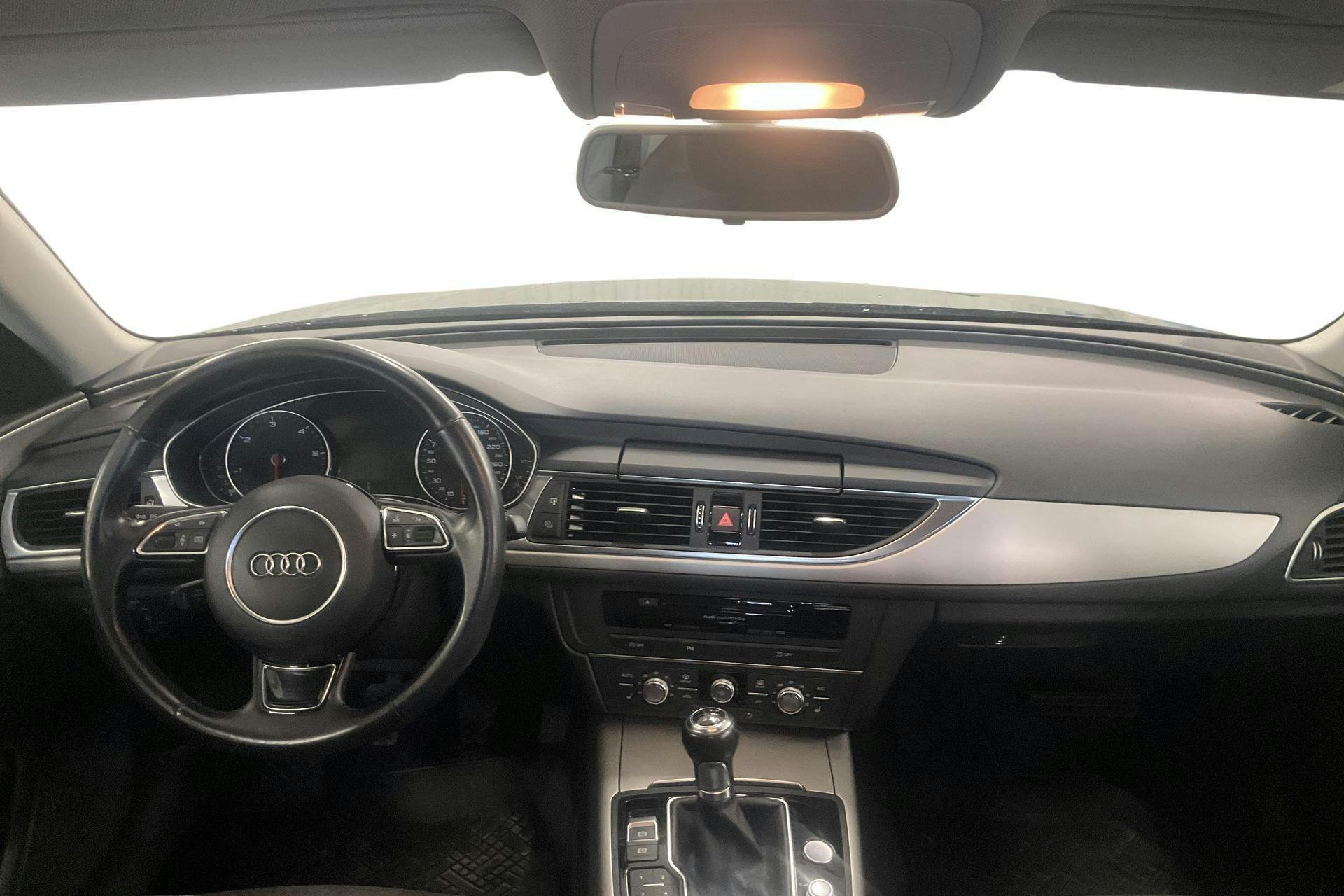 Vehicle Image 6