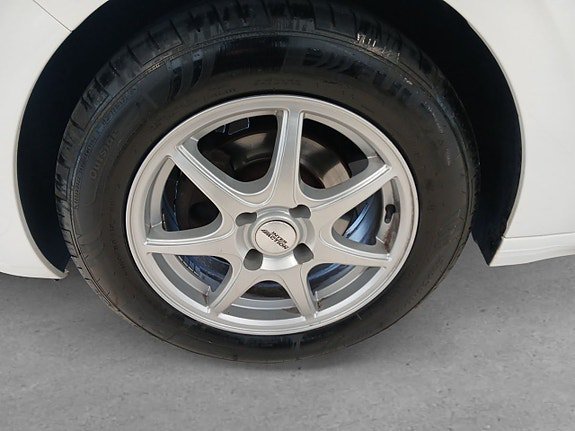 Vehicle Image 8