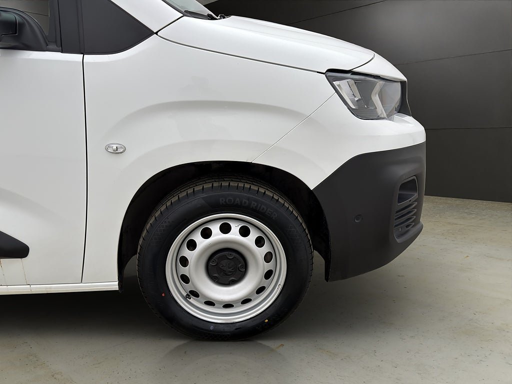 Vehicle Image 28