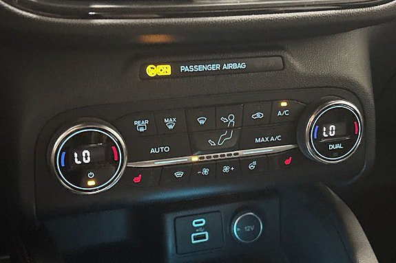 Vehicle Image 28