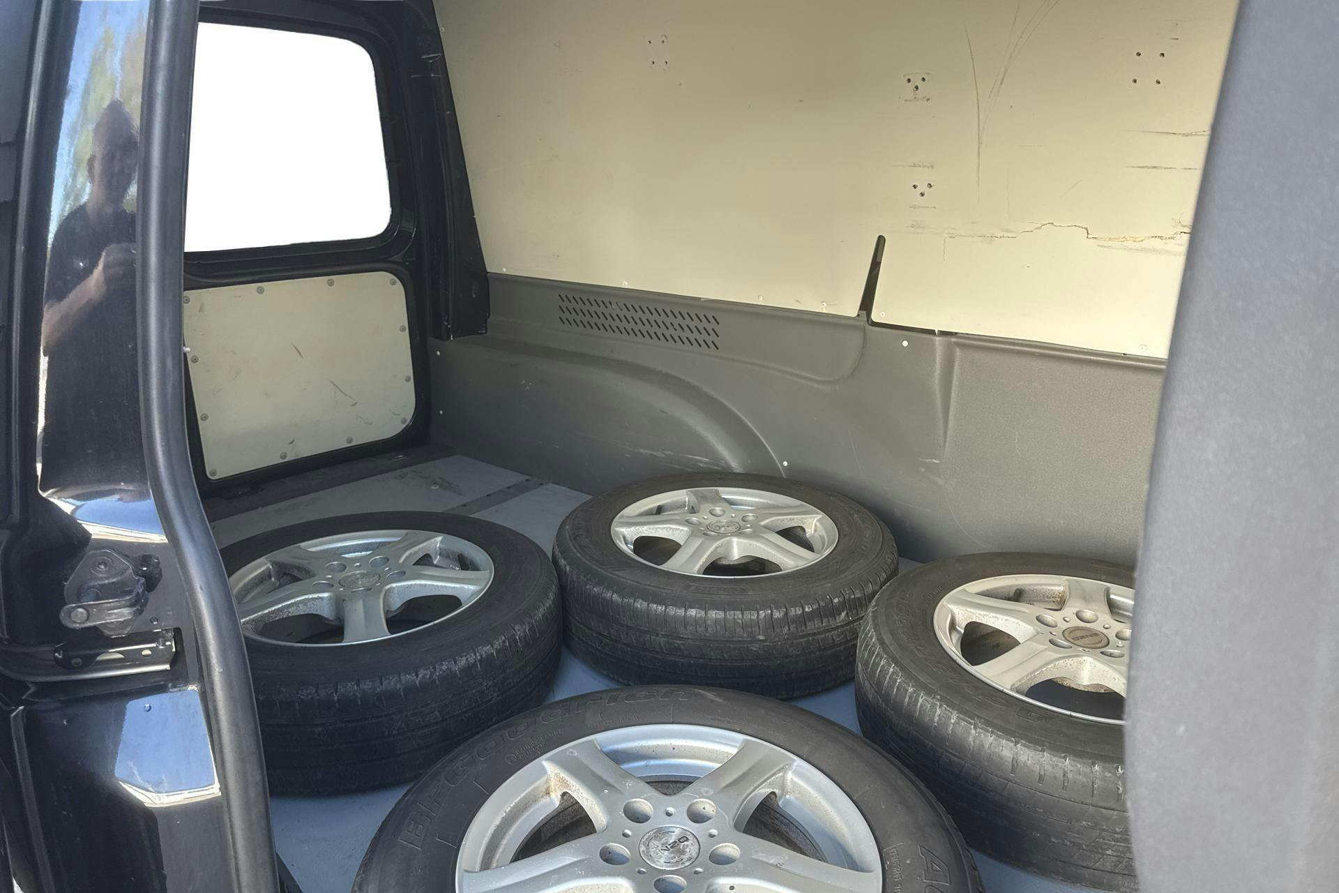 Vehicle Image 8