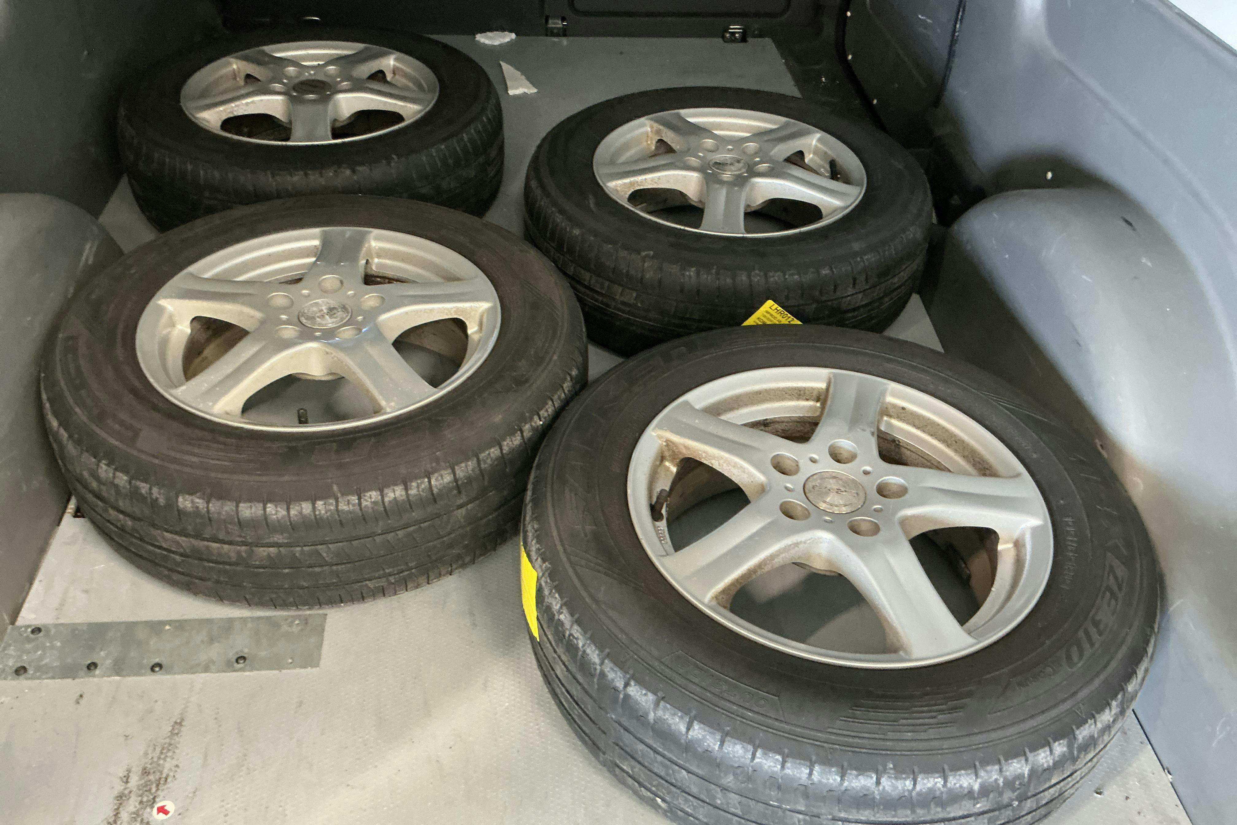 Vehicle Image 12