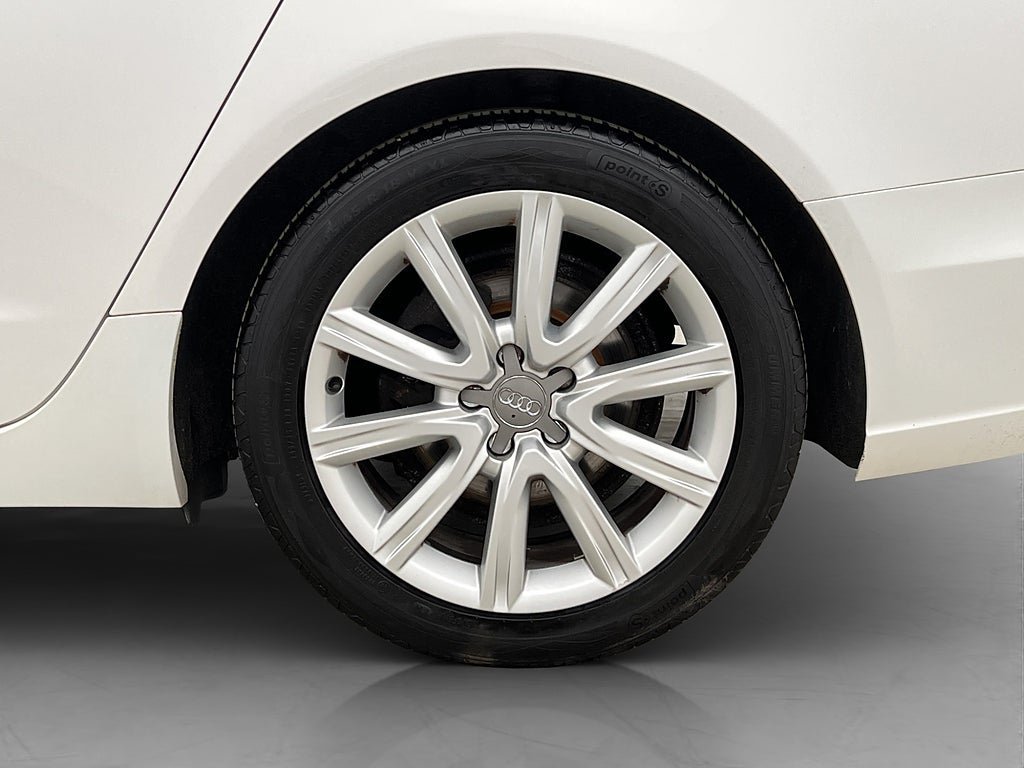 Vehicle Image 30