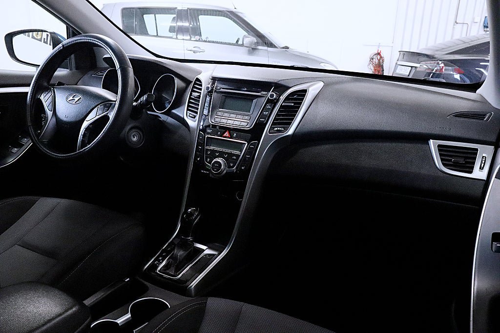 Vehicle Image 9