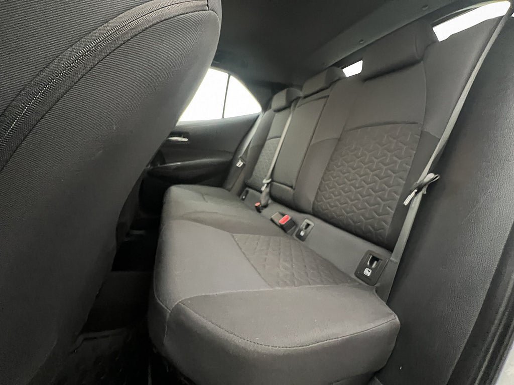 Vehicle Image 25