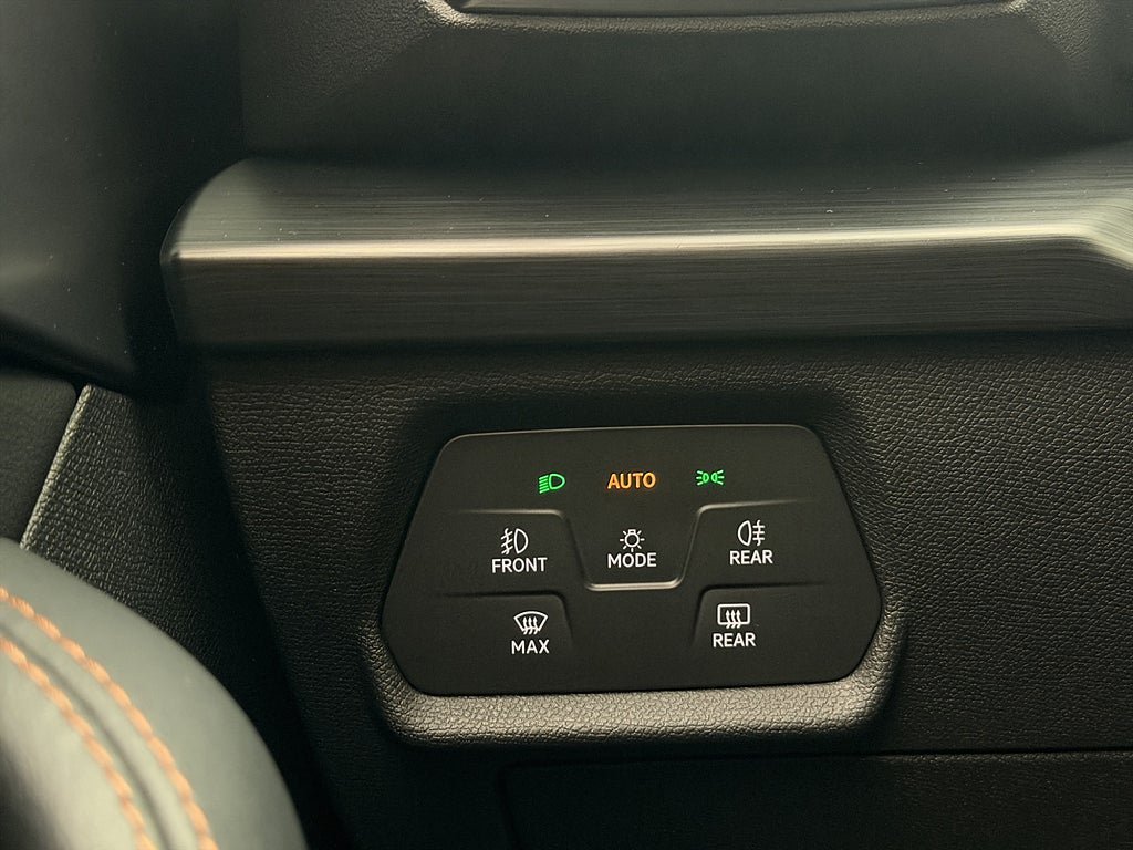Vehicle Image 28