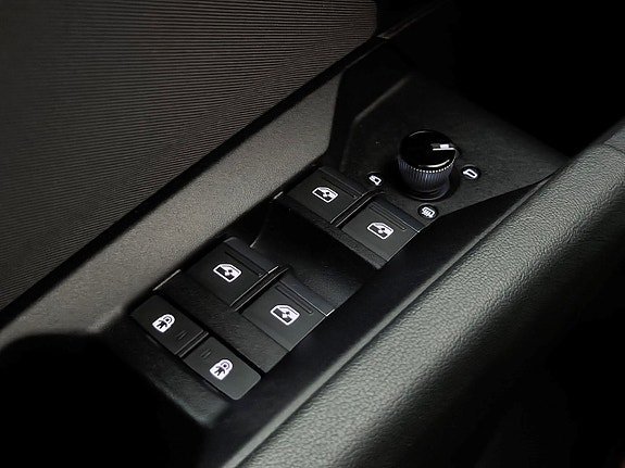 Vehicle Image 29