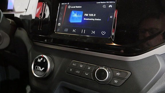 Vehicle Image 9