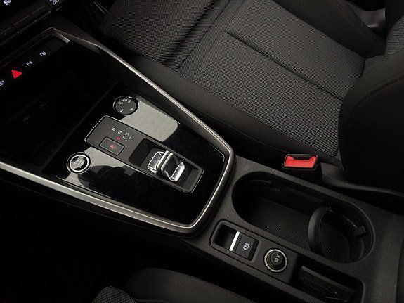 Vehicle Image 25