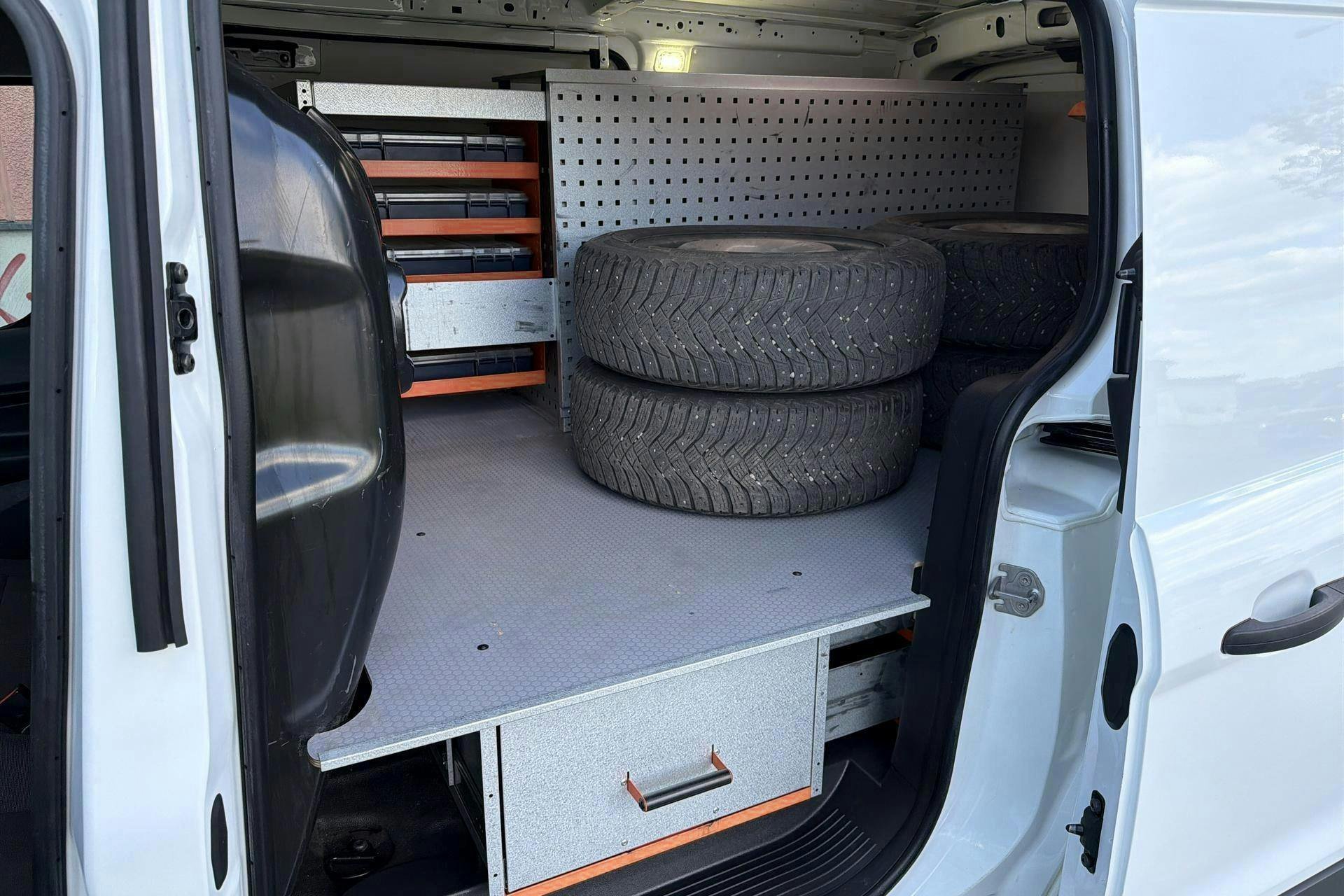 Vehicle Image 11