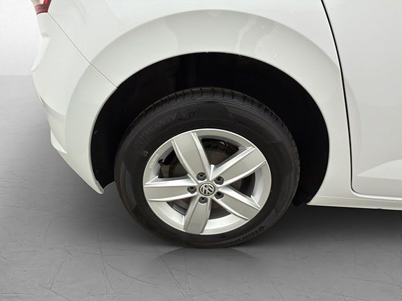 Vehicle Image 25