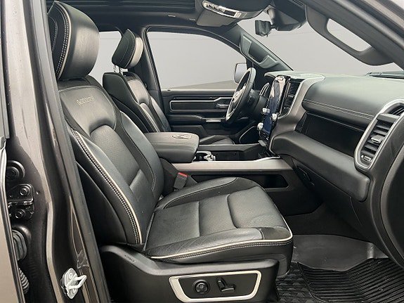 Vehicle Image 38