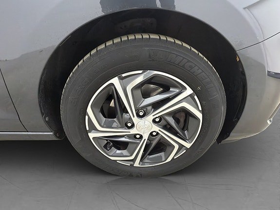 Vehicle Image 32