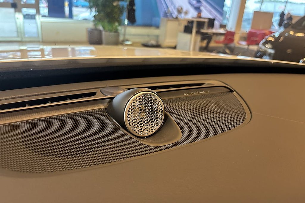 Vehicle Image 25