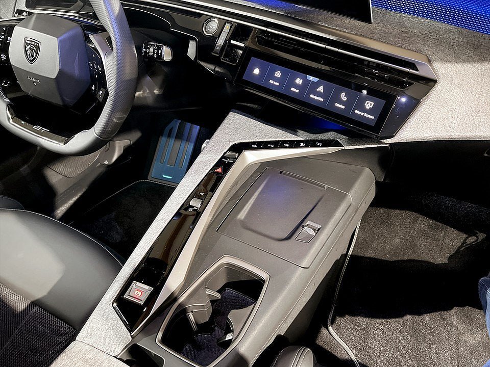 Vehicle Image 10