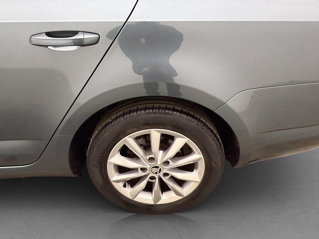Vehicle Image 30