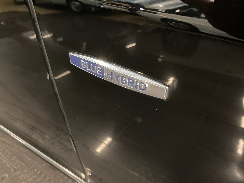 Vehicle Image 25