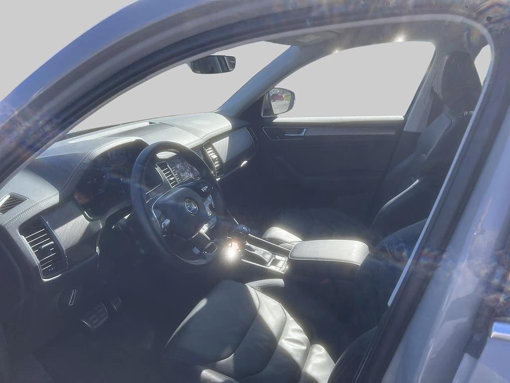 Vehicle Image 6