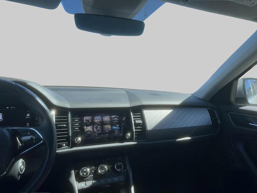 Vehicle Image 9