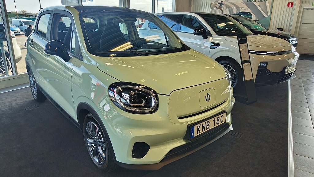 Vehicle Image 13