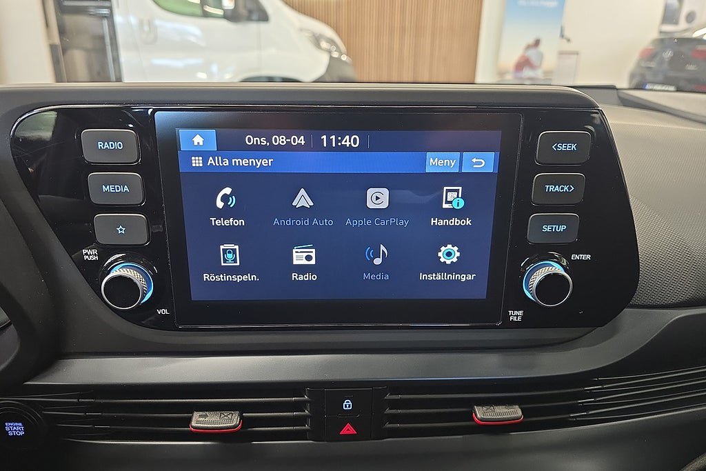 Vehicle Image 12