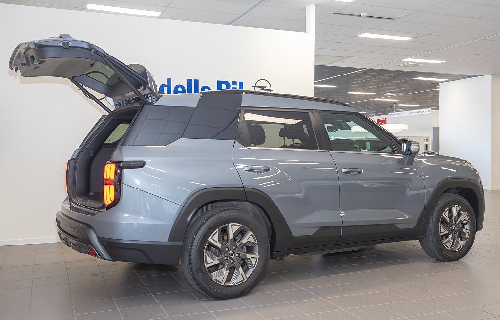 Vehicle Image 5