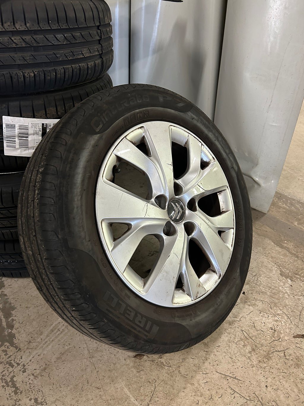 Vehicle Image 25
