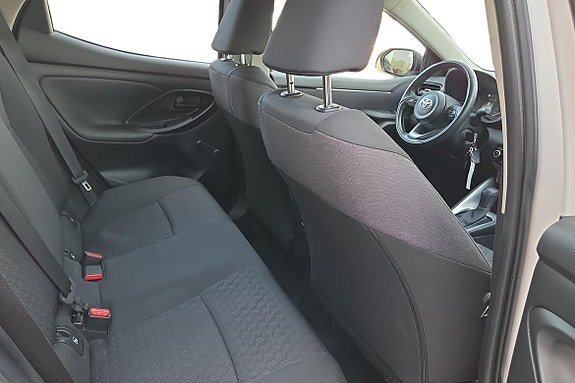 Vehicle Image 25