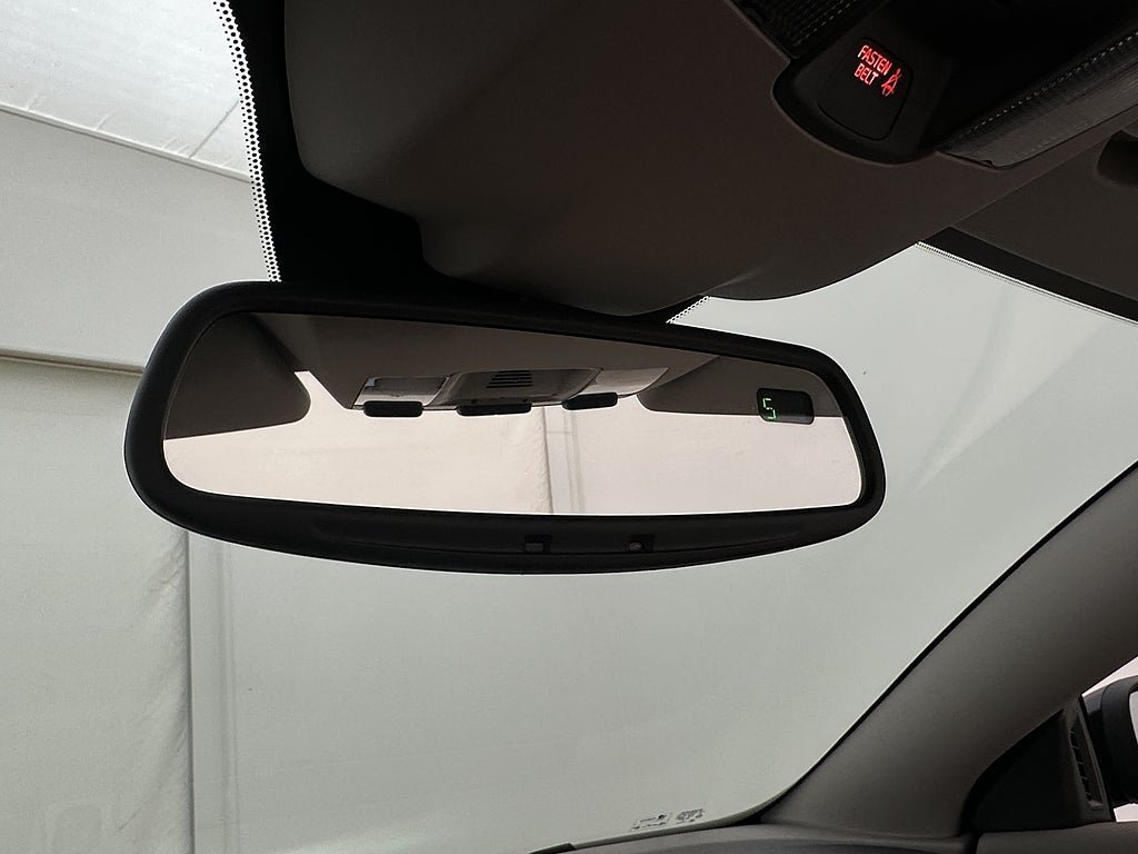 Vehicle Image 25