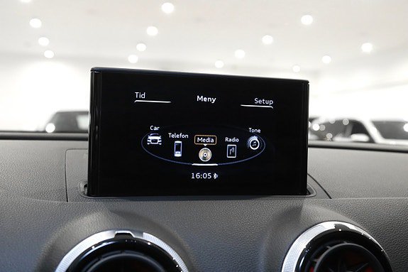 Vehicle Image 26