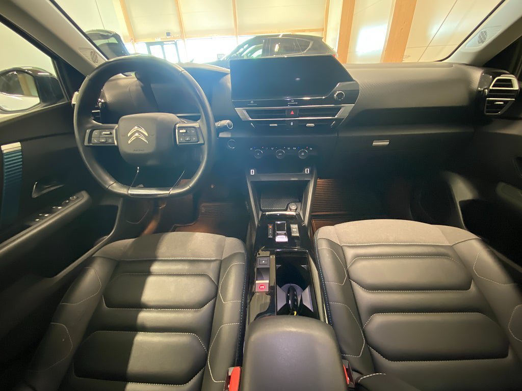 Vehicle Image 10