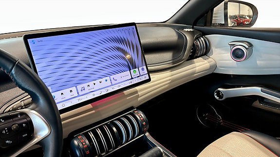Vehicle Image 11