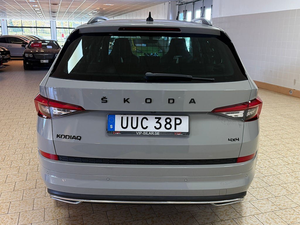 Vehicle Image 6