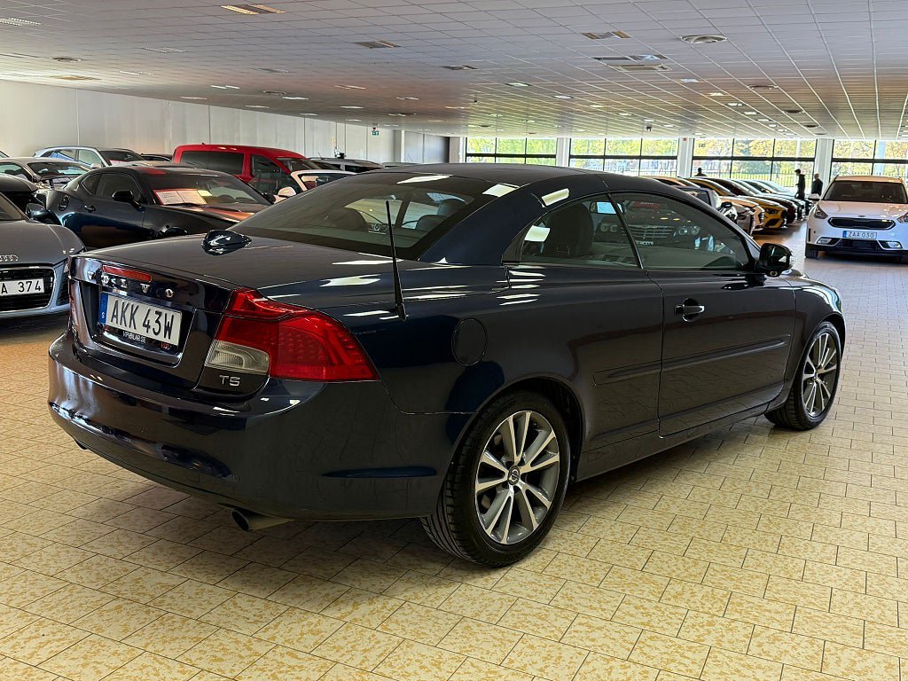 Vehicle Image 24