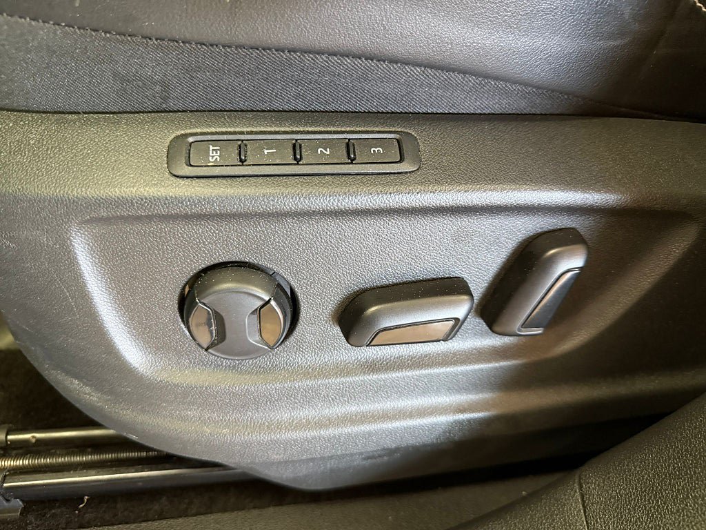 Vehicle Image 26