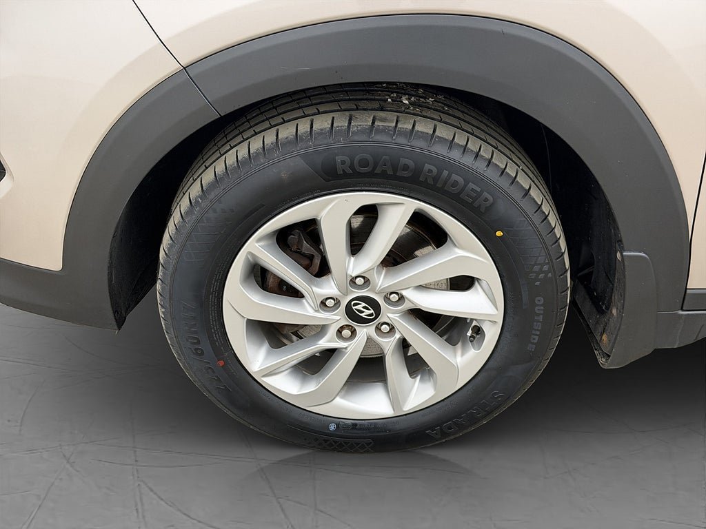 Vehicle Image 25