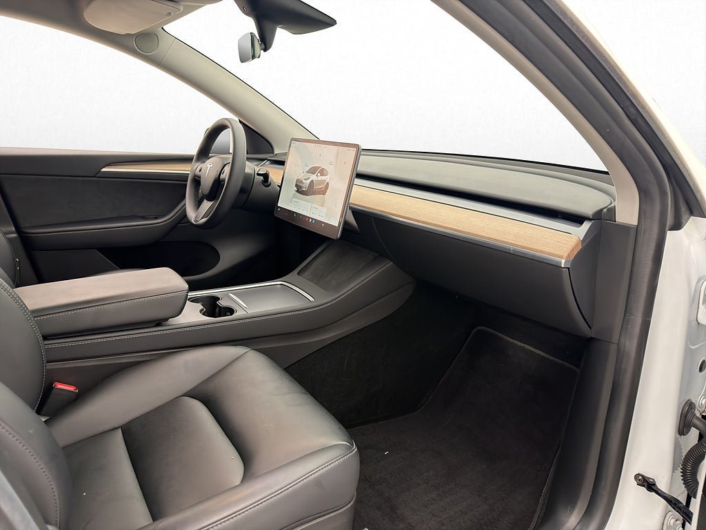 Vehicle Image 32