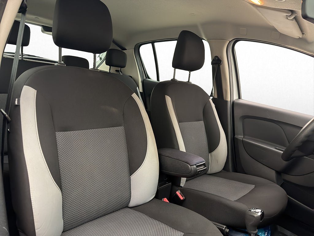 Vehicle Image 12