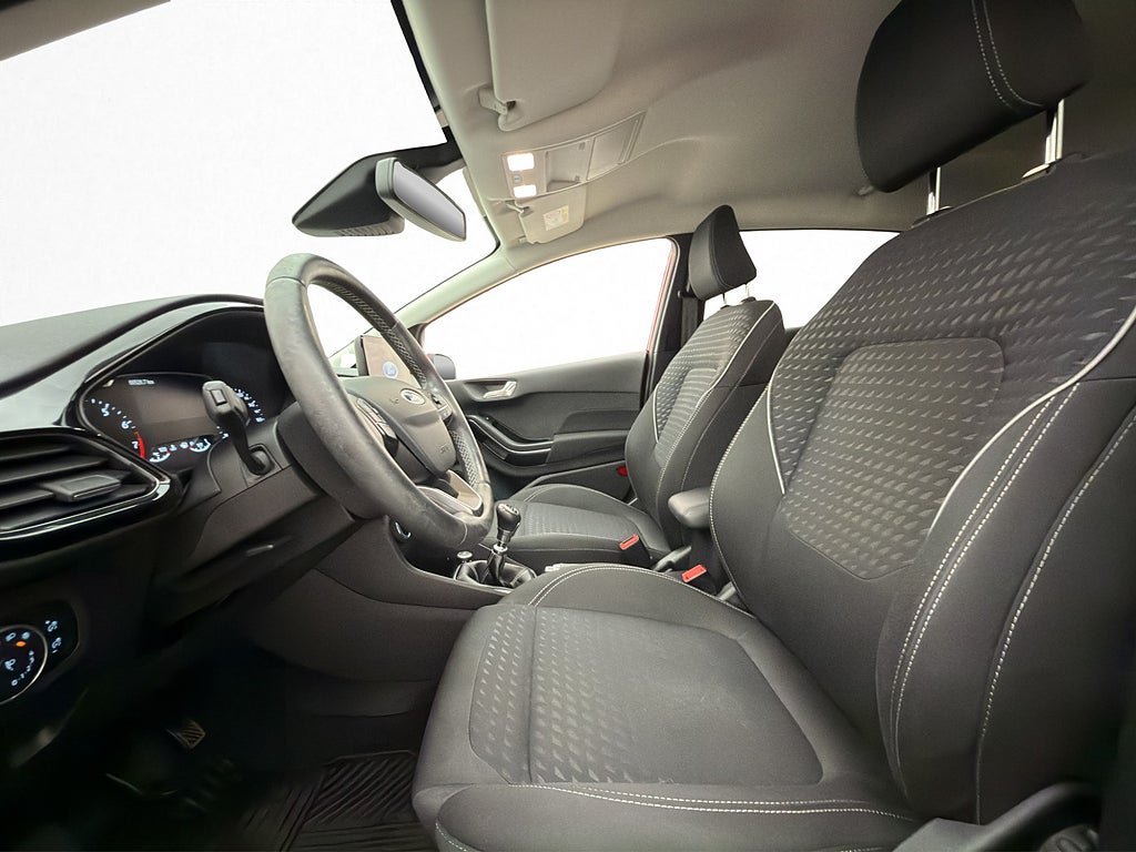 Vehicle Image 12
