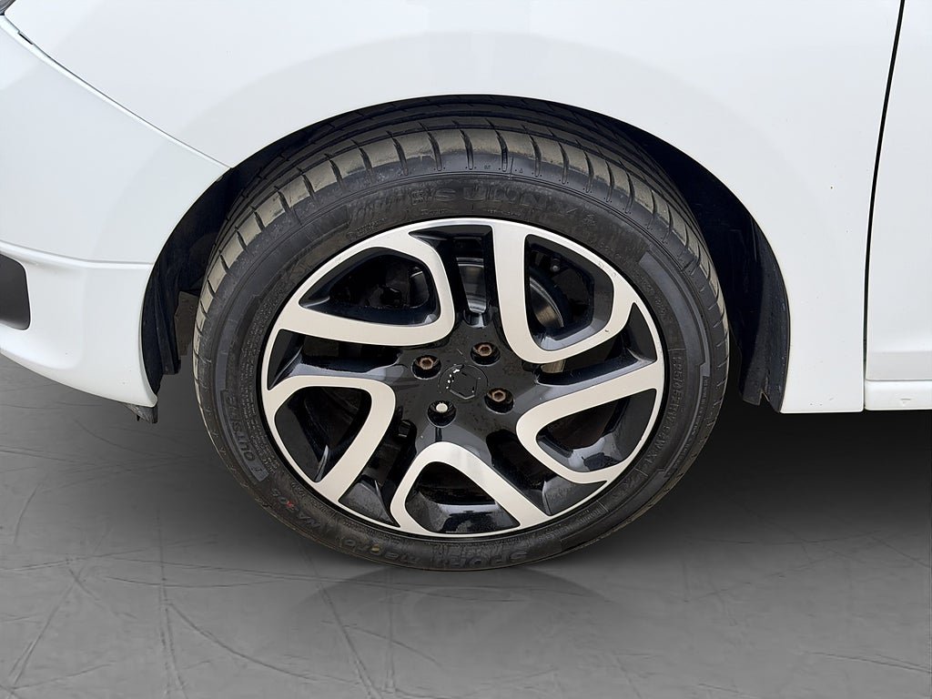 Vehicle Image 22
