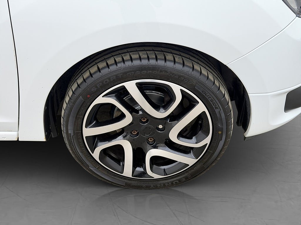 Vehicle Image 25