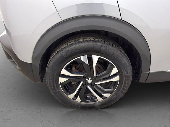Vehicle Image 32