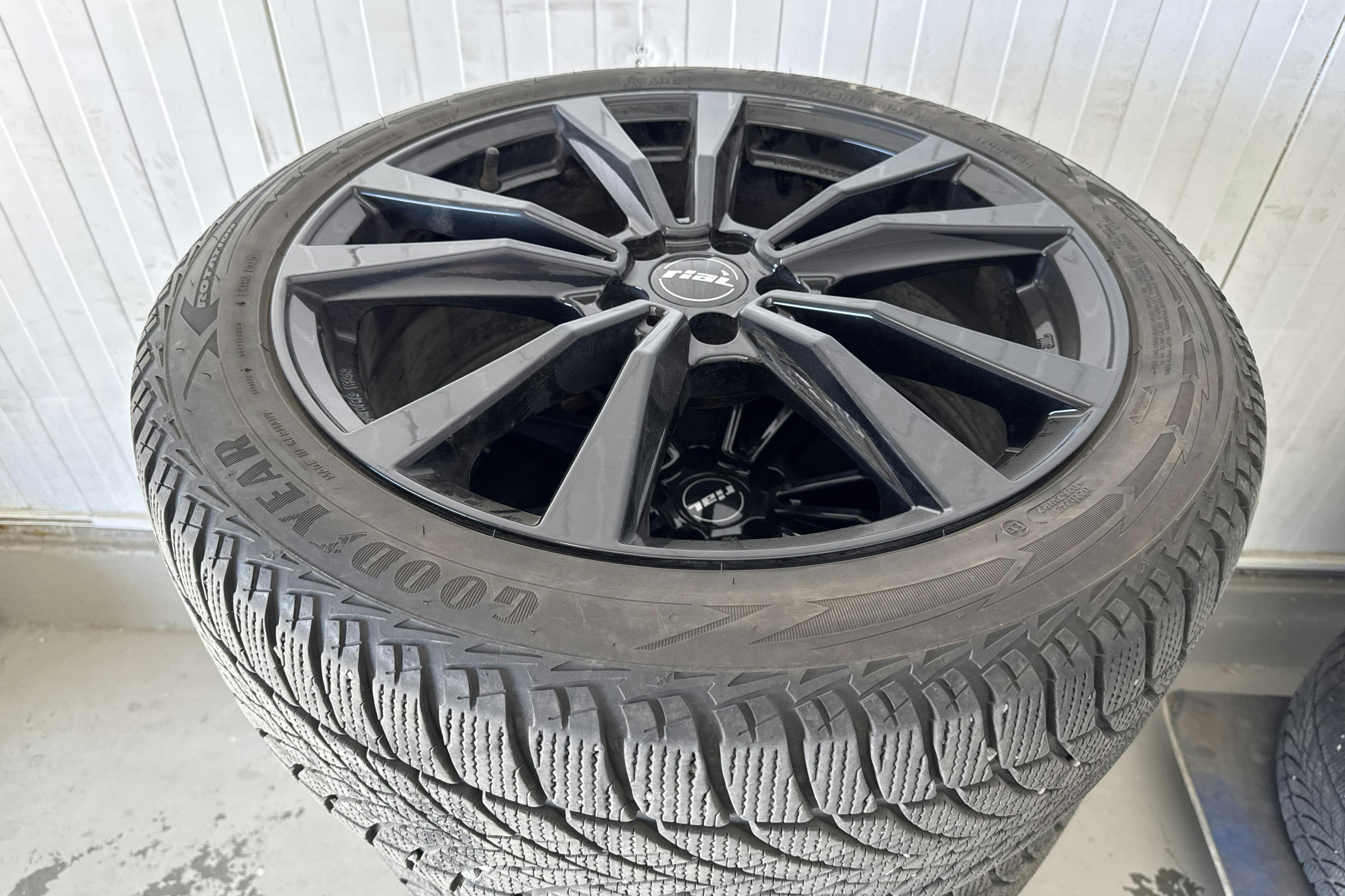 Vehicle Image 23
