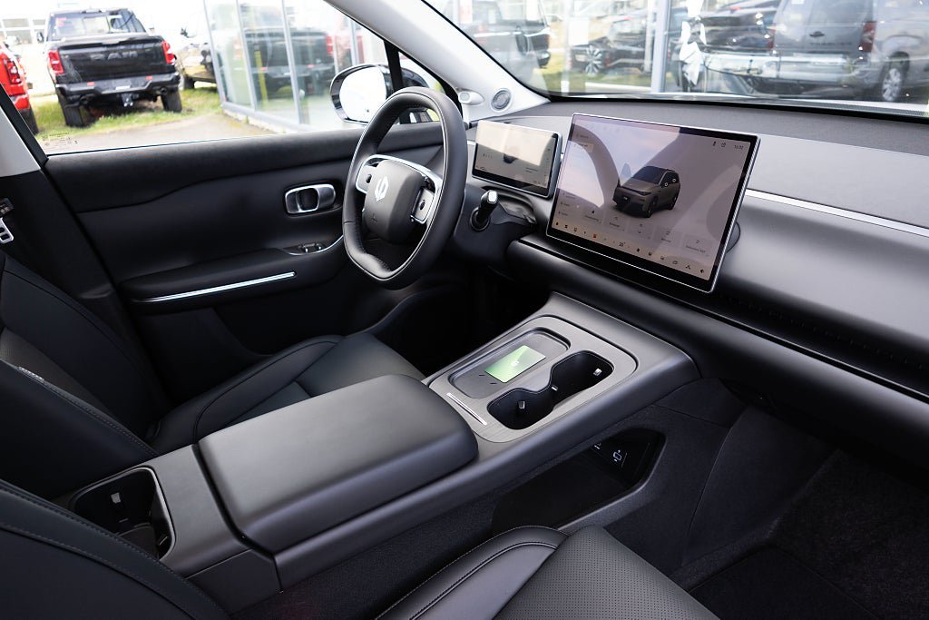 Vehicle Image 8