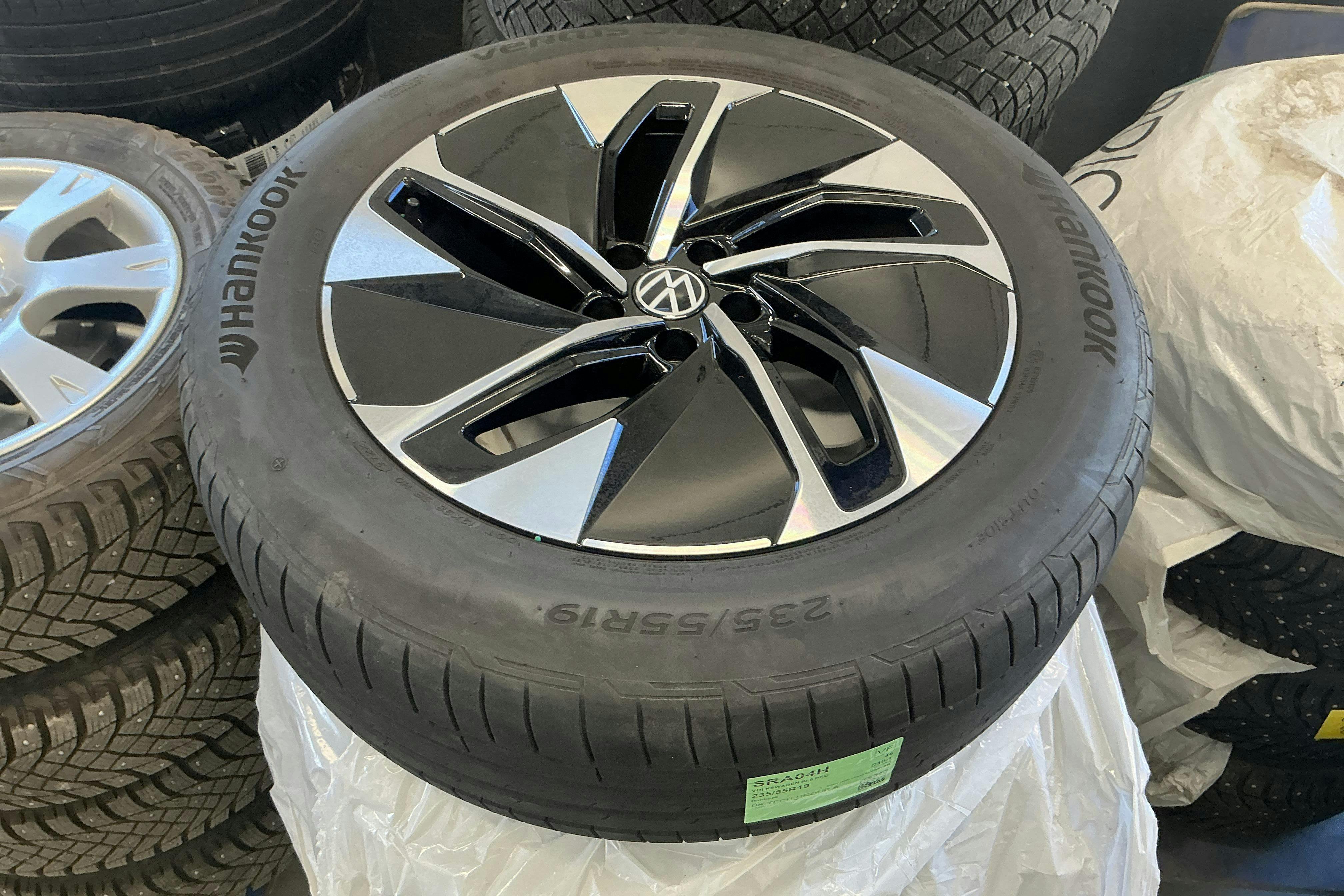 Vehicle Image 16