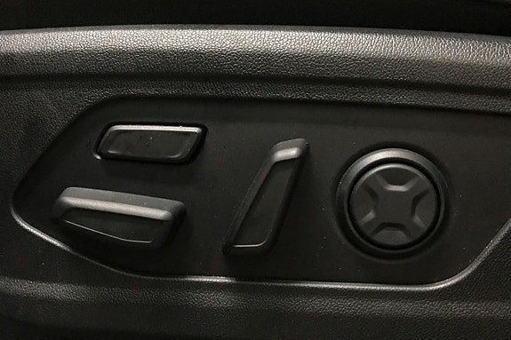 Vehicle Image 28