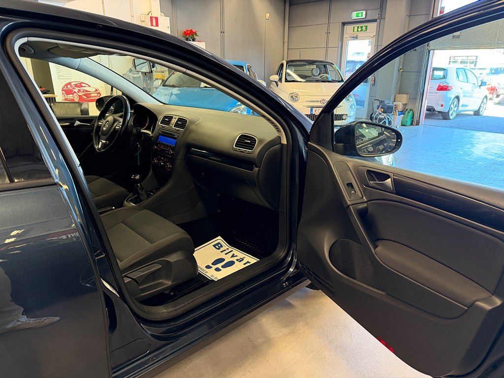 Vehicle Image 16