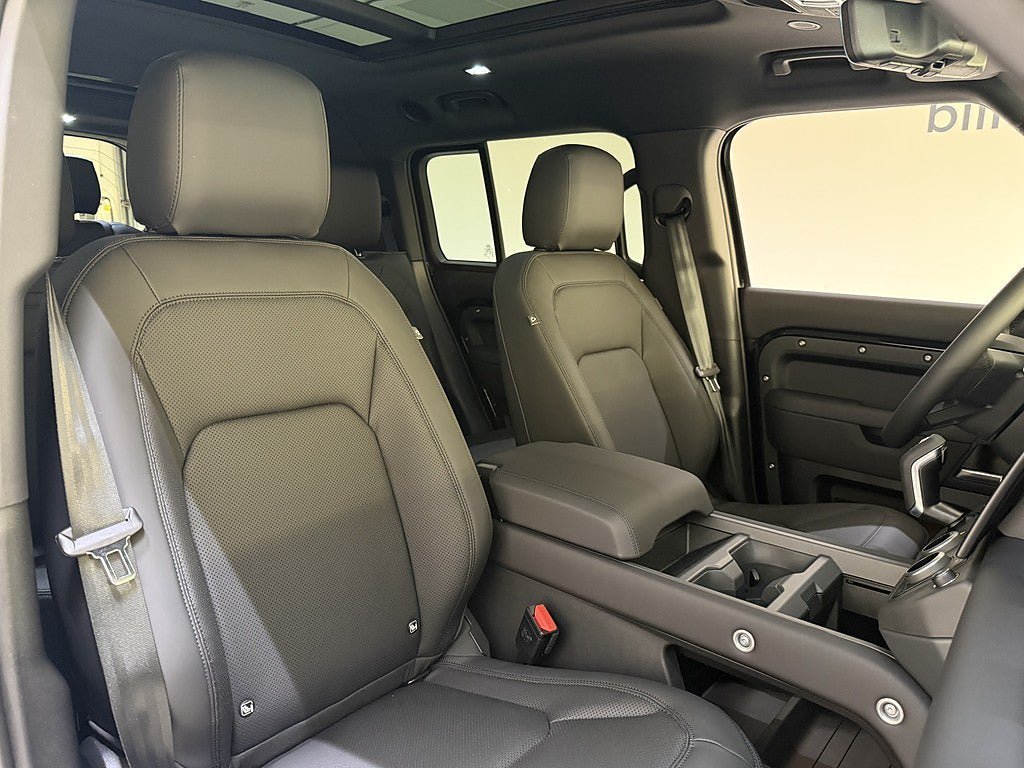 Vehicle Image 17